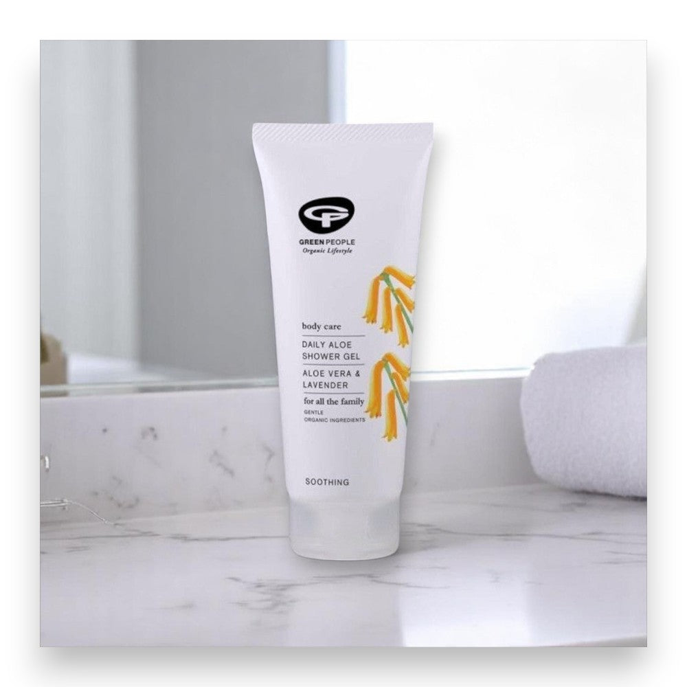 Entspannende Duschsituation mit Aloe Vera und Lavendel - Nachhaltige Körperpflege mit Bio-Inhaltsstoffen - Bio Duschgel, Aloe Vera, Naturkosmetik, Green People, Hautpflege, Erfrischung, Entspannung, Familienfreundlich, Umweltschutz, Sanfte Reinigung, Naturinhalt, biorundum