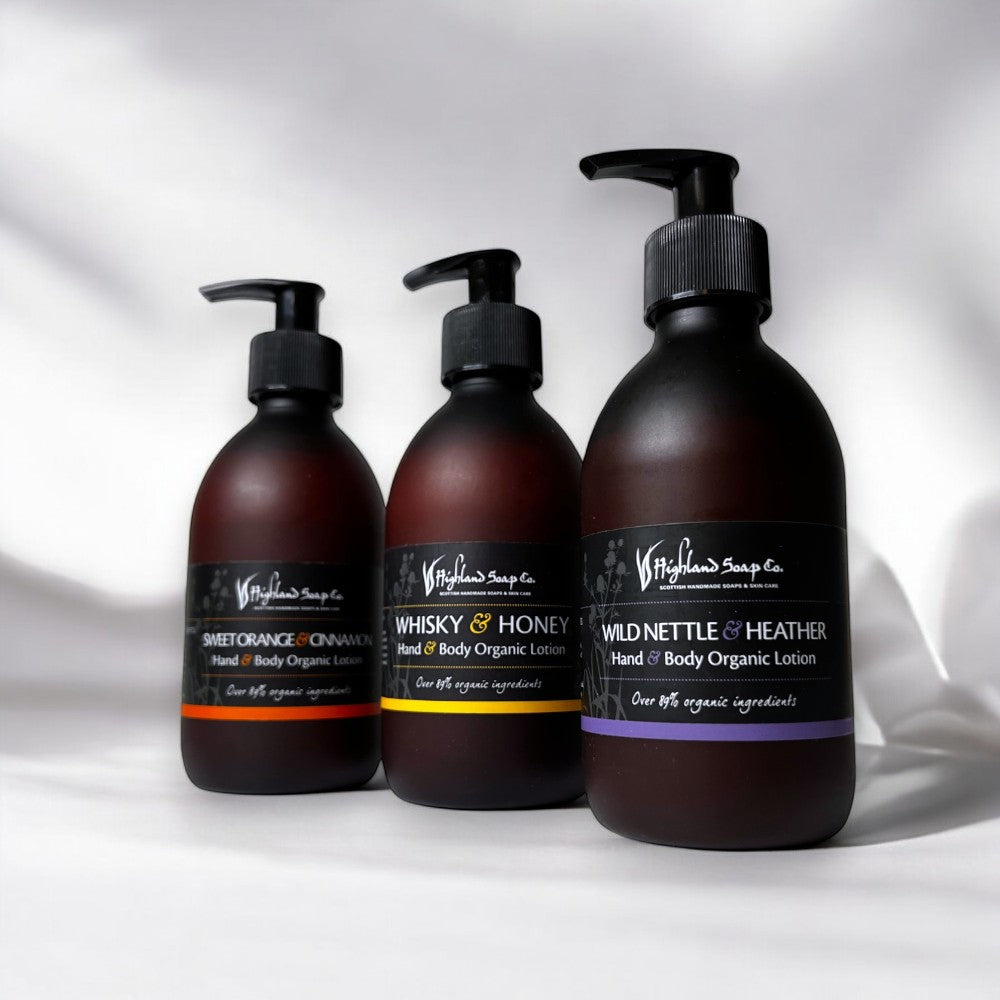 Hautpflege für alle Hauttypen von Highland Soap Company - Natürliche Body Lotion mit Aloe Vera und wildem Ginster - Body Lotion, Aloe Vera, Wild Gorse, Hautpflege, Sensitive Haut, Naturkosmetik, Vegan, Tierversuchsfrei, Feuchtigkeitspflege, Hochwertige Inhaltsstoffe, Eco-Friendly, Highland Soap Company, Nachhaltigkeit, Körperpflege, Naturinhalt, biorundum