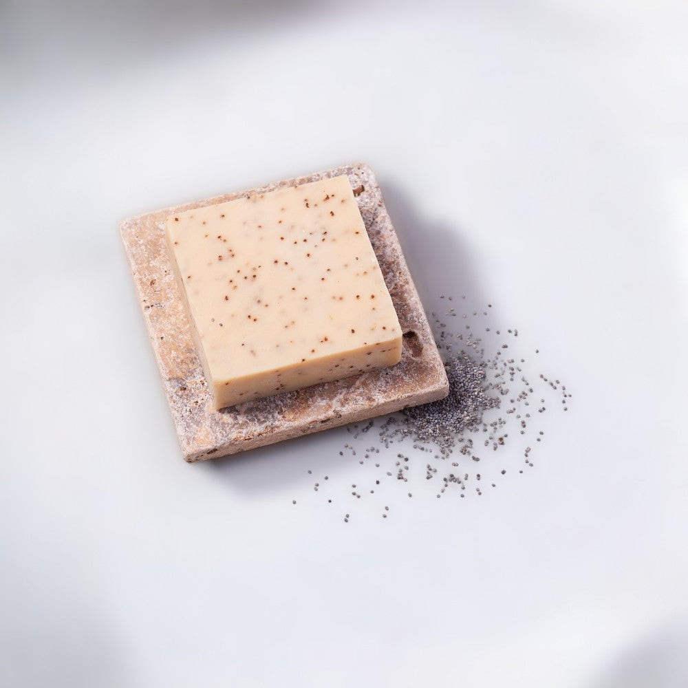 "Stylische Seifenschale aus Travertin." - Travertin-Seifenset, Peeling Naturseife, Olivenöl Seife, handgemachte Seife, nachhaltige Hautpflege, plastikfrei, vegan, Badezimmer-Deko, natürliche Inhaltsstoffe, Hauterneuerung, Seife - biorundum