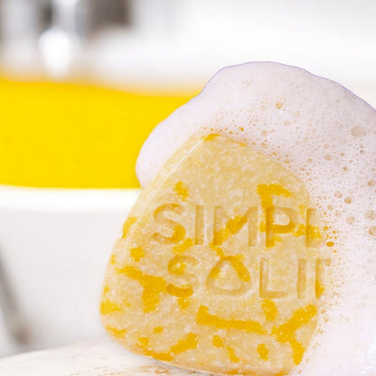 GLOW & SHINE festes Shampoo, 60g, seifenfrei & vegan: Wasserfreies Shampoo, Reduziert Plastik, Transportkosten, Seifenfrei, Dermatologisch geprüft, pH-neutral, Vegan, Ohne tierische Inhaltsstoffe, Reisprotein, Stärkt Haar, Lipid-Komplex, Einfacheres Kämmen, Glycerin, Feuchtigkeit, Gesundes Mikrobiom, Inulin, Seidig weiches Haar, Glänzendes Haar, Warm-floraler Duft, Perfekt für trockene Haare, Extra Glanz, Extra Pflege, Solid, Festes Shampoo, Naturkosmetik, biorundum