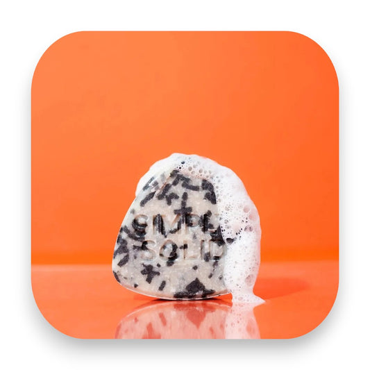 Festes Shampoo im praktischen Design: festes Shampoo, Simply Solid, Bio Shampoo, wasserfrei, mobil, hygienisch, plastikfrei, kosmetik, nachhaltigkeit, haarpflege, biorundum