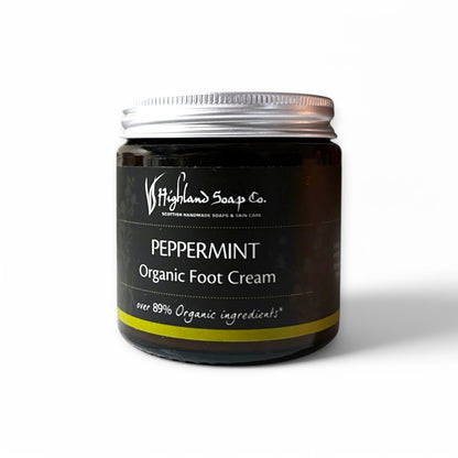 Highland Soap Company Pfefferminz-Fußcreme, bietet eine kühlende, erfrischende Pflege aus 100 % natürlichen Inhalten, ideal für die tägliche Fußpflege und für müde Füße, die eine exklusive Bio-Formel verdienen. Pfefferminz-Fußcreme, Fußcreme, Naturkosmetik, Bio-Fußpflege, vegan, Highland Soap Company, Hautpflege, erfrischend, kühlend, natürliche Inhaltsstoffe, 100% Naturinhalt - biorundum