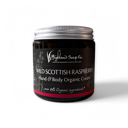 Hand- & Körpercreme Wilde Schottische Himbeere von Highland Soap Company – feuchtigkeitsspendende Naturkosmetik mit über 89 % Bio-Zutaten, vegan und ideal für die Hautpflege.” Naturinhalt, Vegan, Naturkosmetik, Hautpflege, Highland Soap Company, Körperlotion, Gesichtscreme, Creme - Naturkosmetik biorundum Shop
