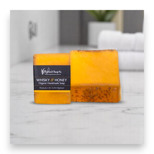 Verwöhnende Whiskey-Honig-Duftnote in der Seife - Naturseife, Whiskey mit Honig, handgemachte Seife, Highland Soap Company, Bio-Seife, vegan, Körperpflege, aromatische Seife, Wohltuend, luxuriös, Bio-Kosmetik, Naturkosmetik, biorundum